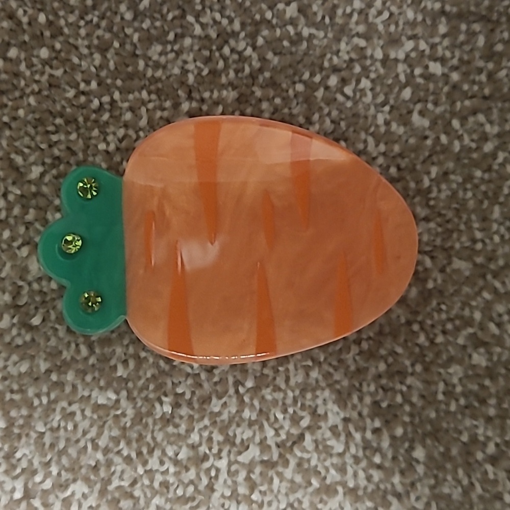 NWOT Carrot Hairclip